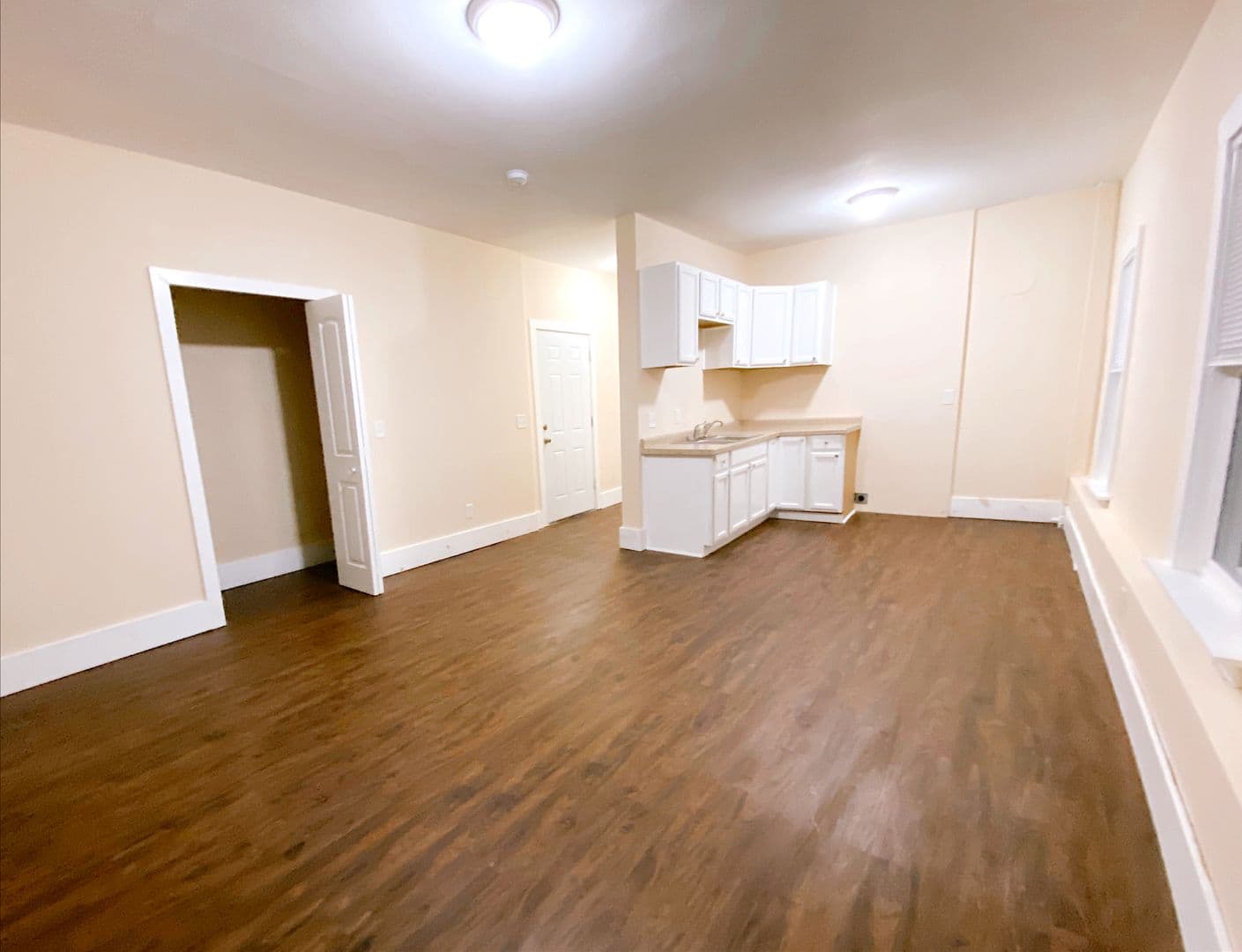 Davenport Apartment: 730 Brown Street