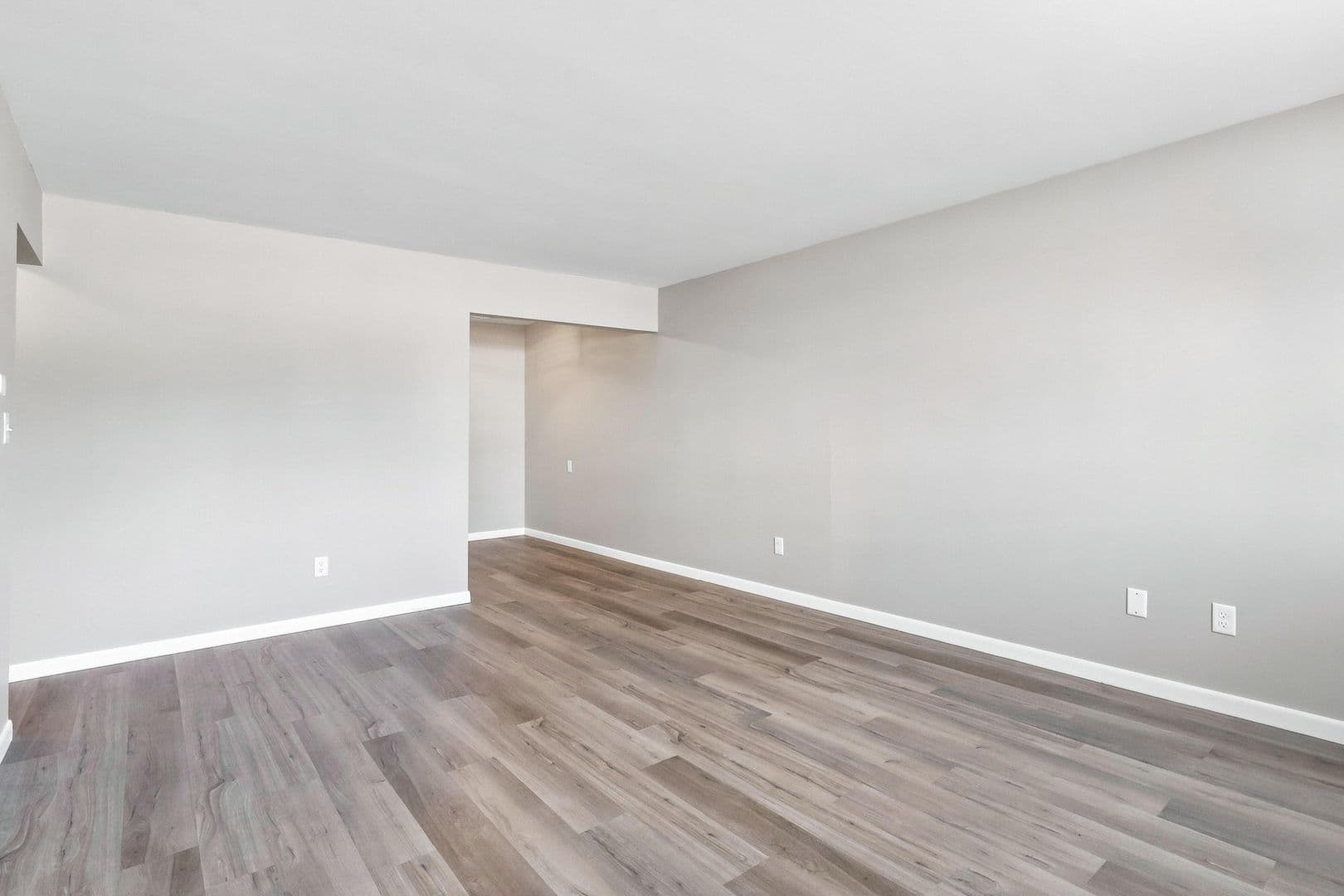 Moline Apartment: 725 16th Avenue