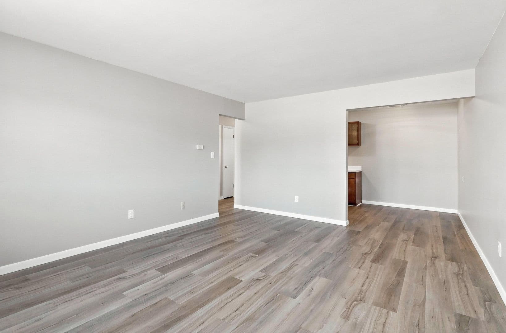 Moline Apartment: 725 16th Avenue