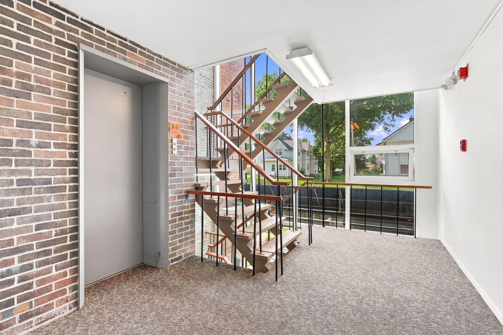 Moline Apartment: 725 16th Avenue