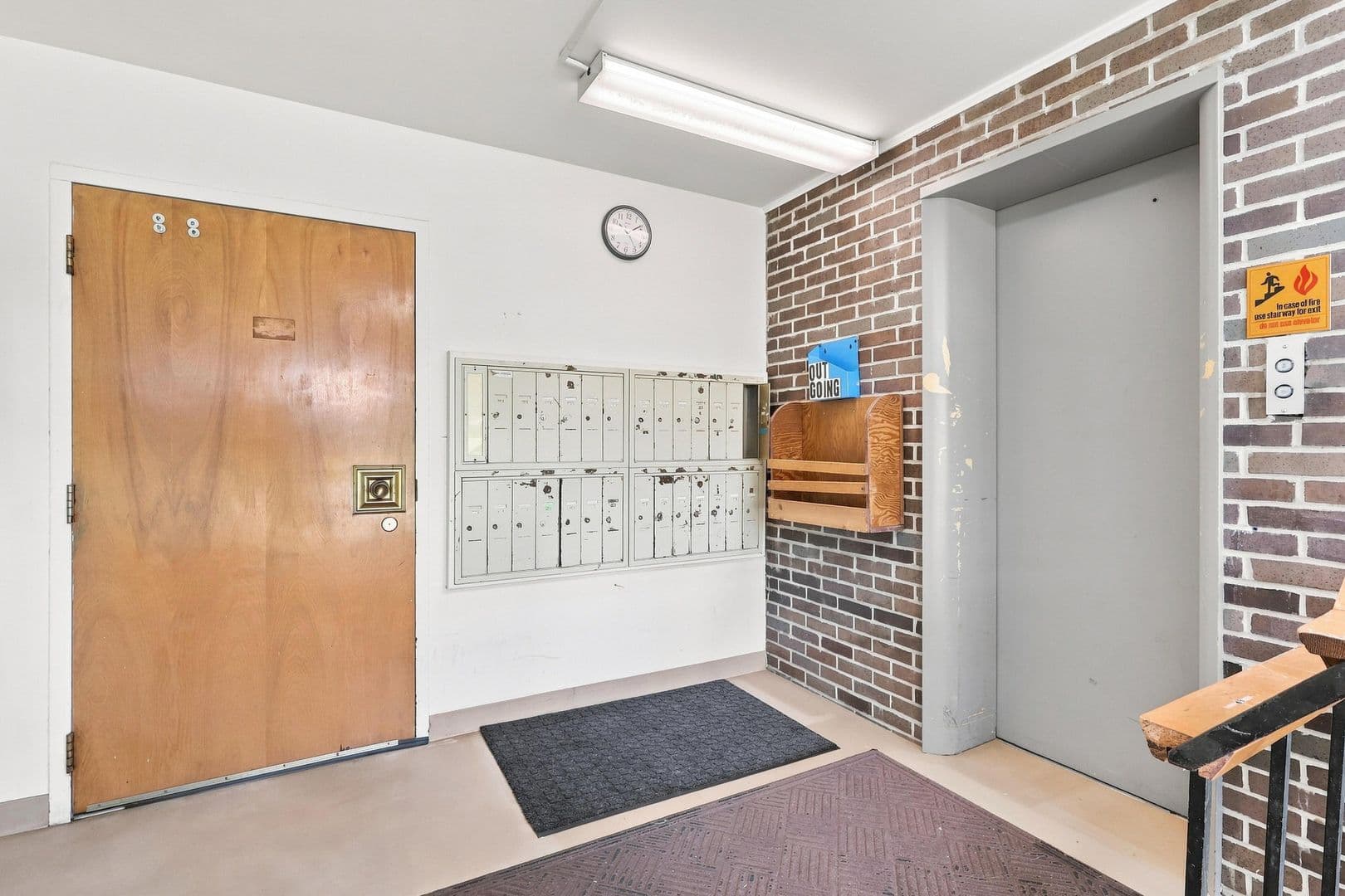 Moline Apartment: 725 16th Avenue