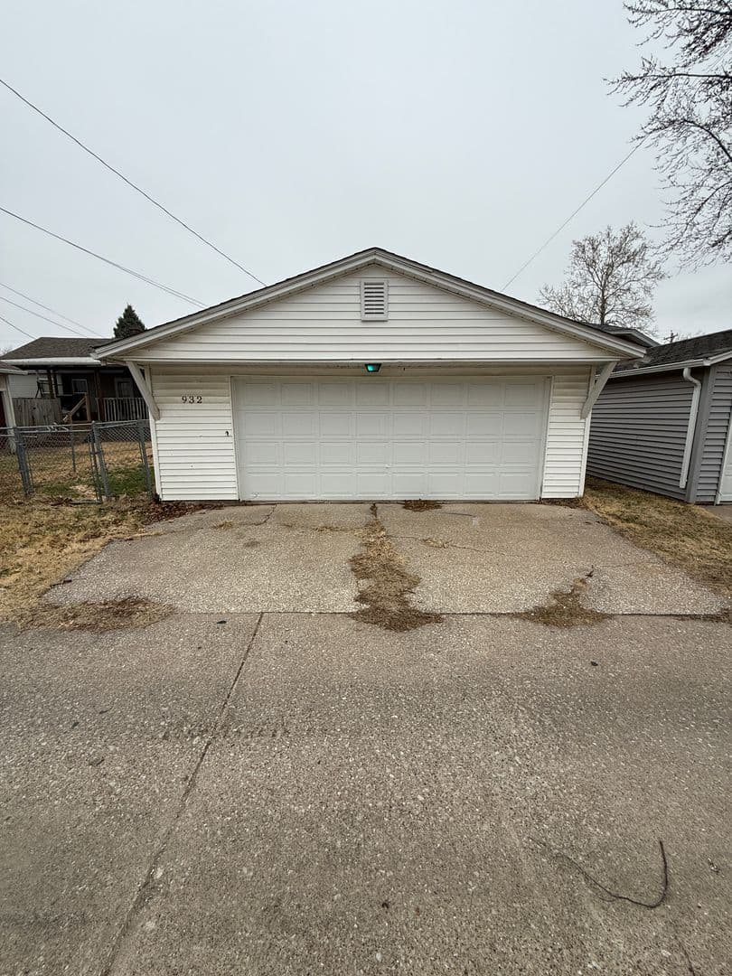Rock Island House: 932 42nd Avenue