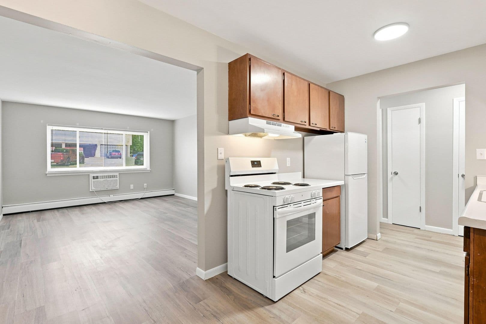 Moline Apartment: 725 16th Avenue