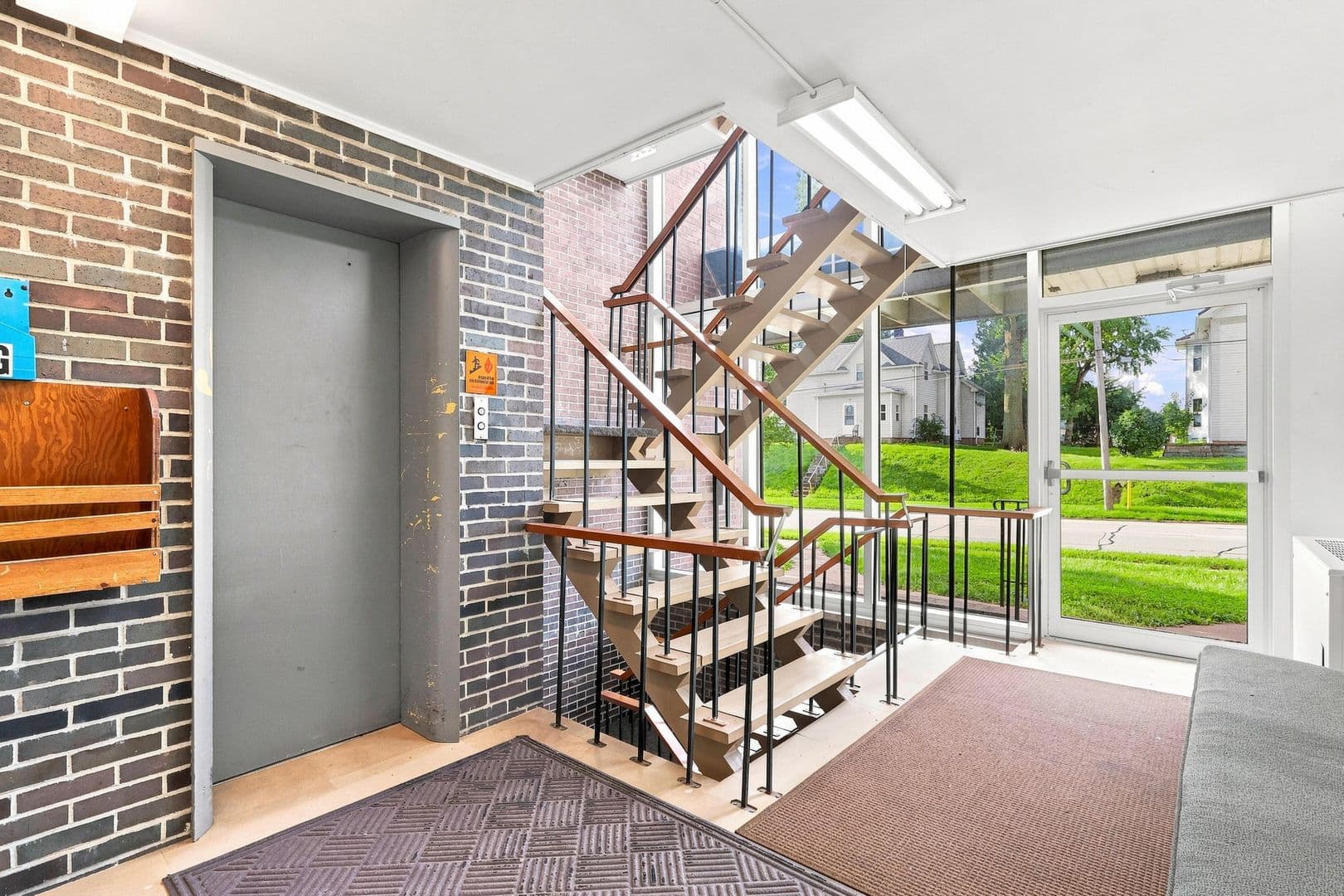 Moline Apartment: 725 16th Avenue