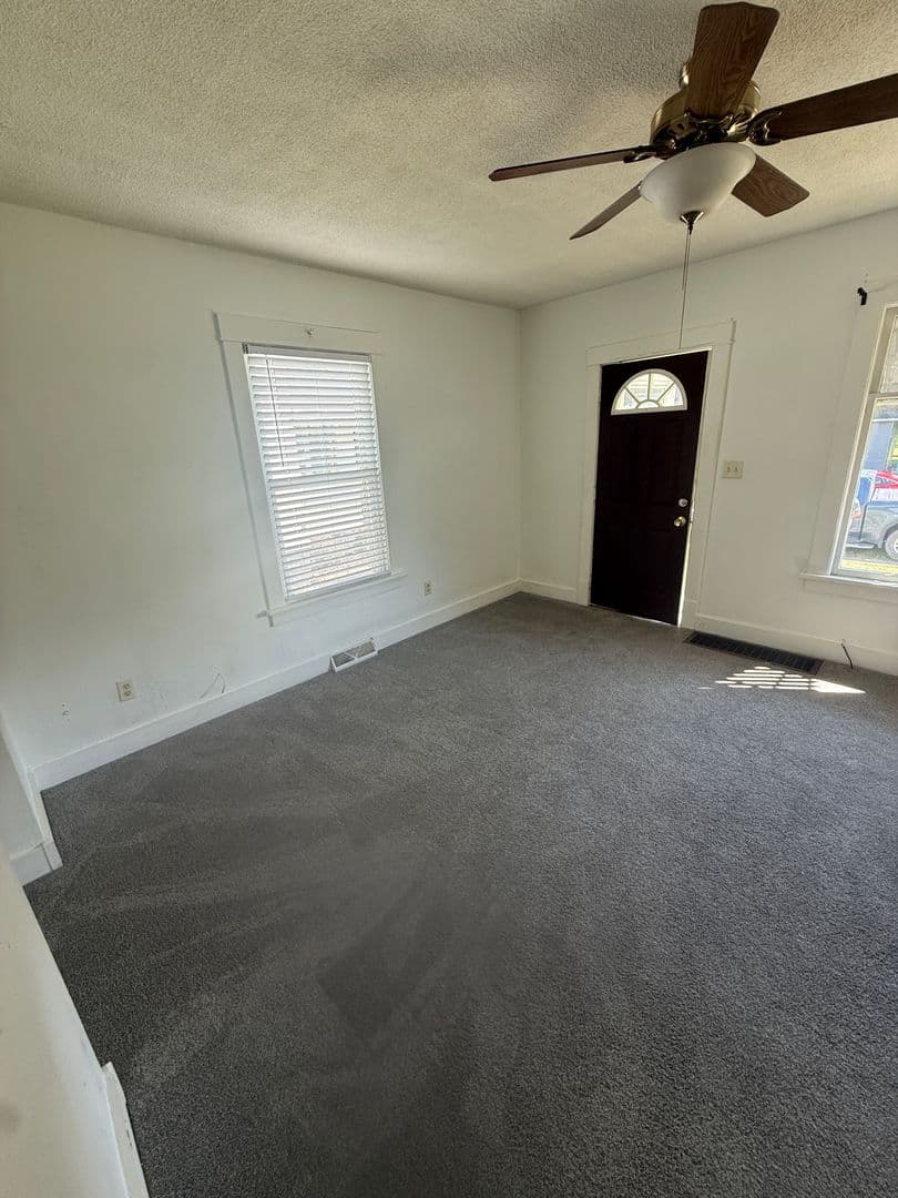 Moline Apartment: 205-207 18th Ave