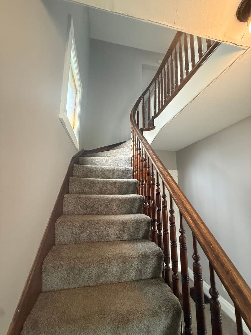 Davenport House: 2146 W 4th St.