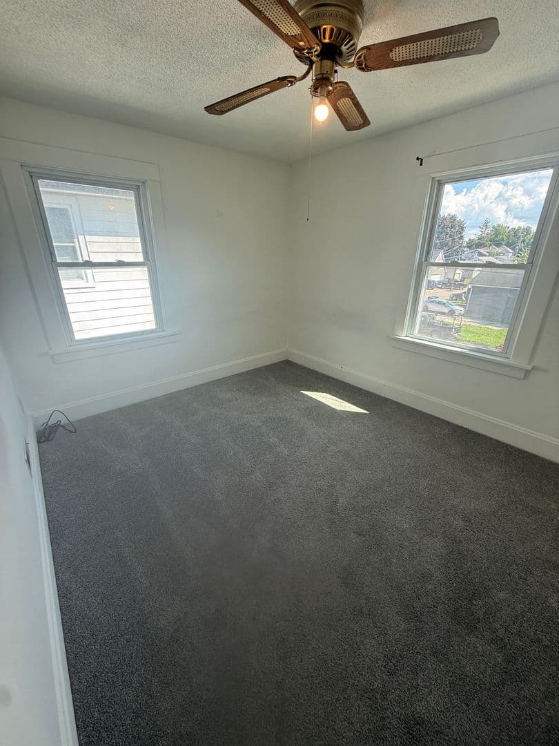 Moline Apartment: 205-207 18th Ave
