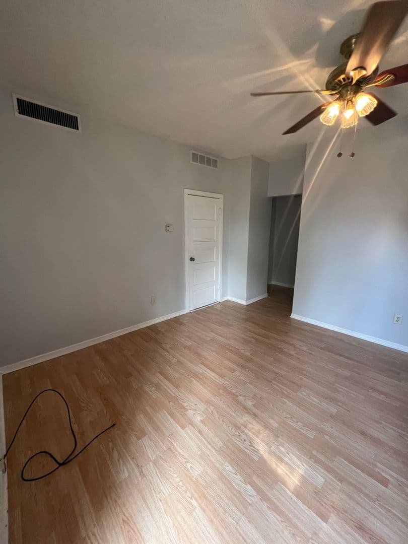 Davenport Apartment: 916 Bridge Ave.