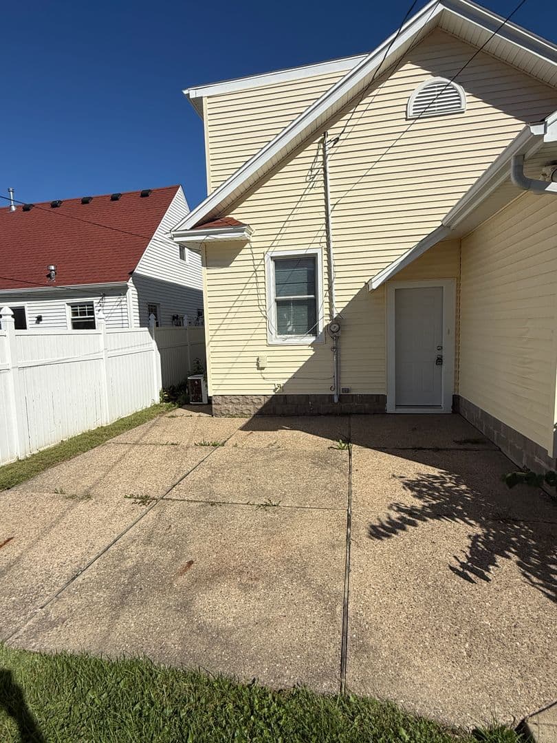 Davenport House: 2950 Arlington Ave