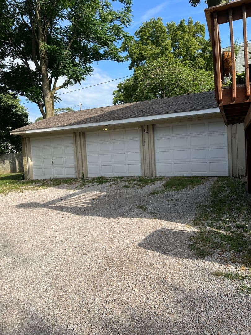 Davenport Apartment: 916 Bridge Ave.