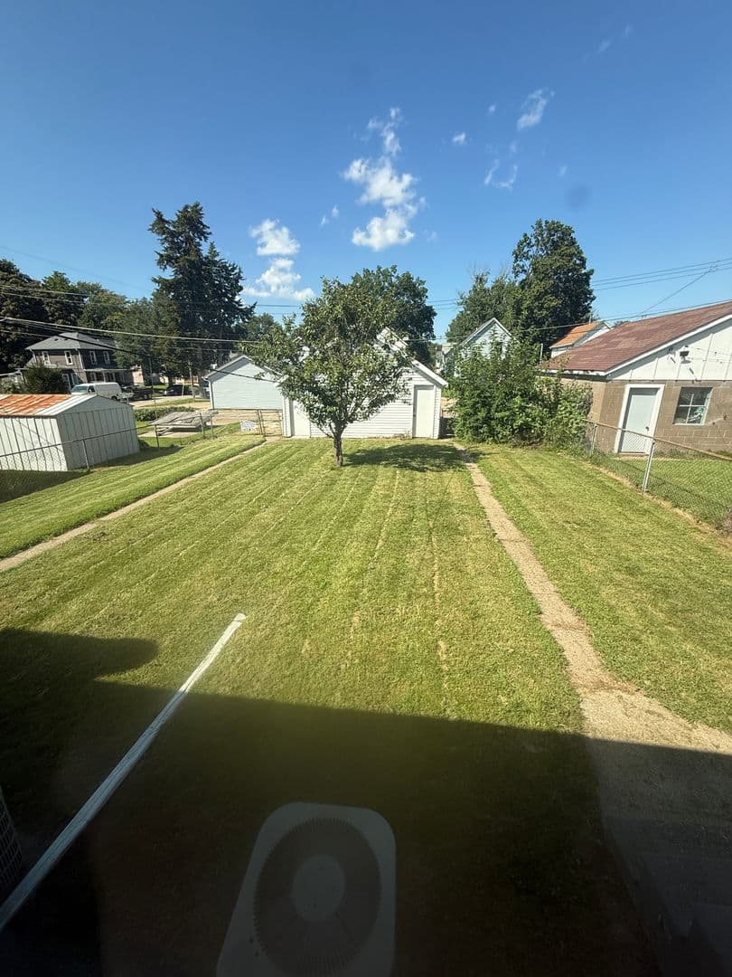 Moline Apartment: 205-207 18th Ave