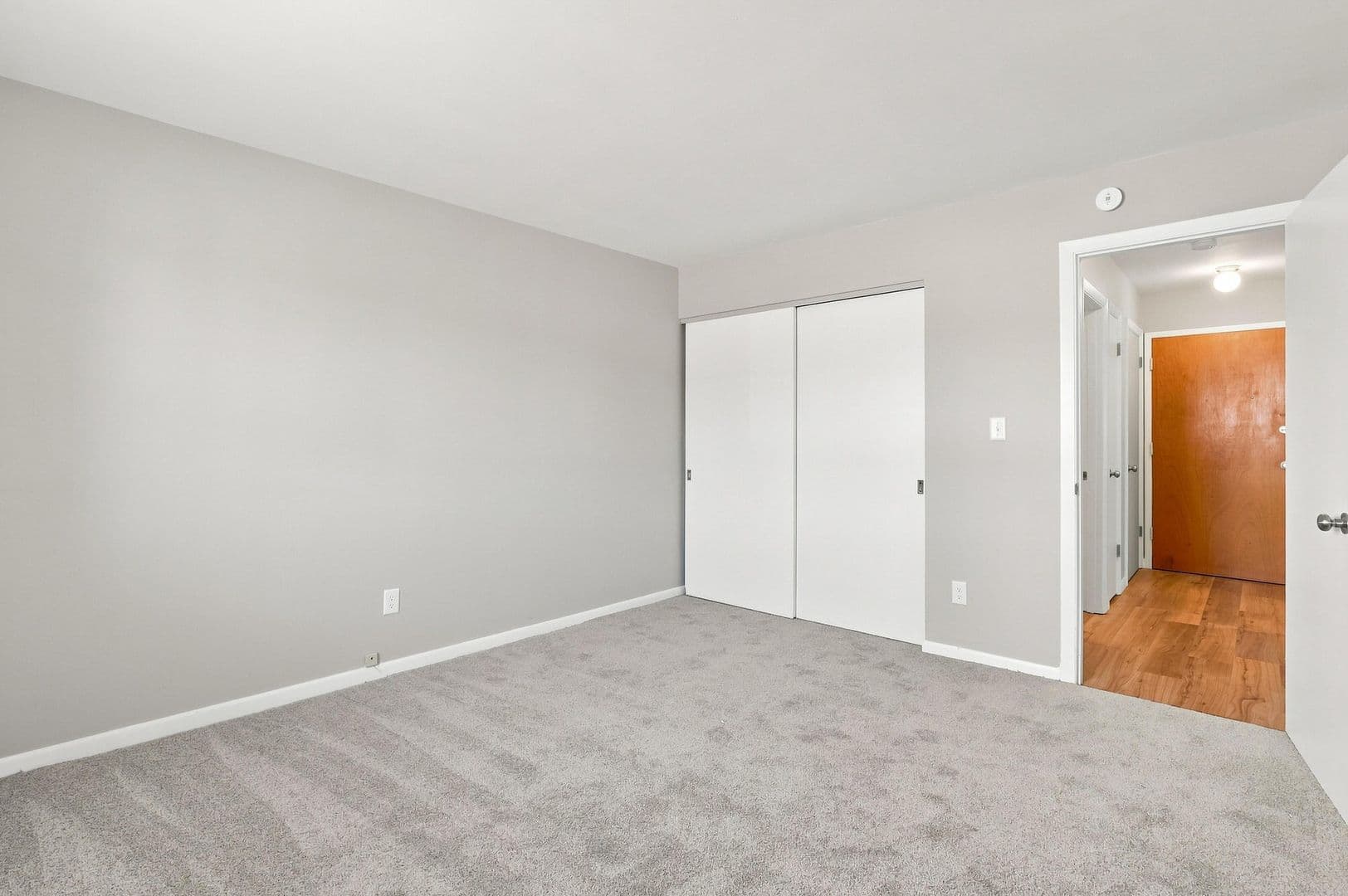 Moline Apartment: 725 16th Avenue