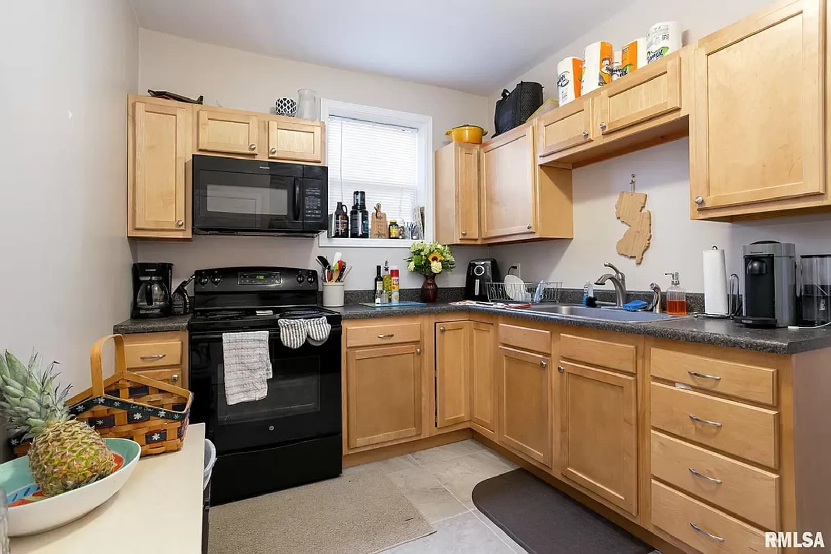 Davenport Apartment: 2020 Elm Street