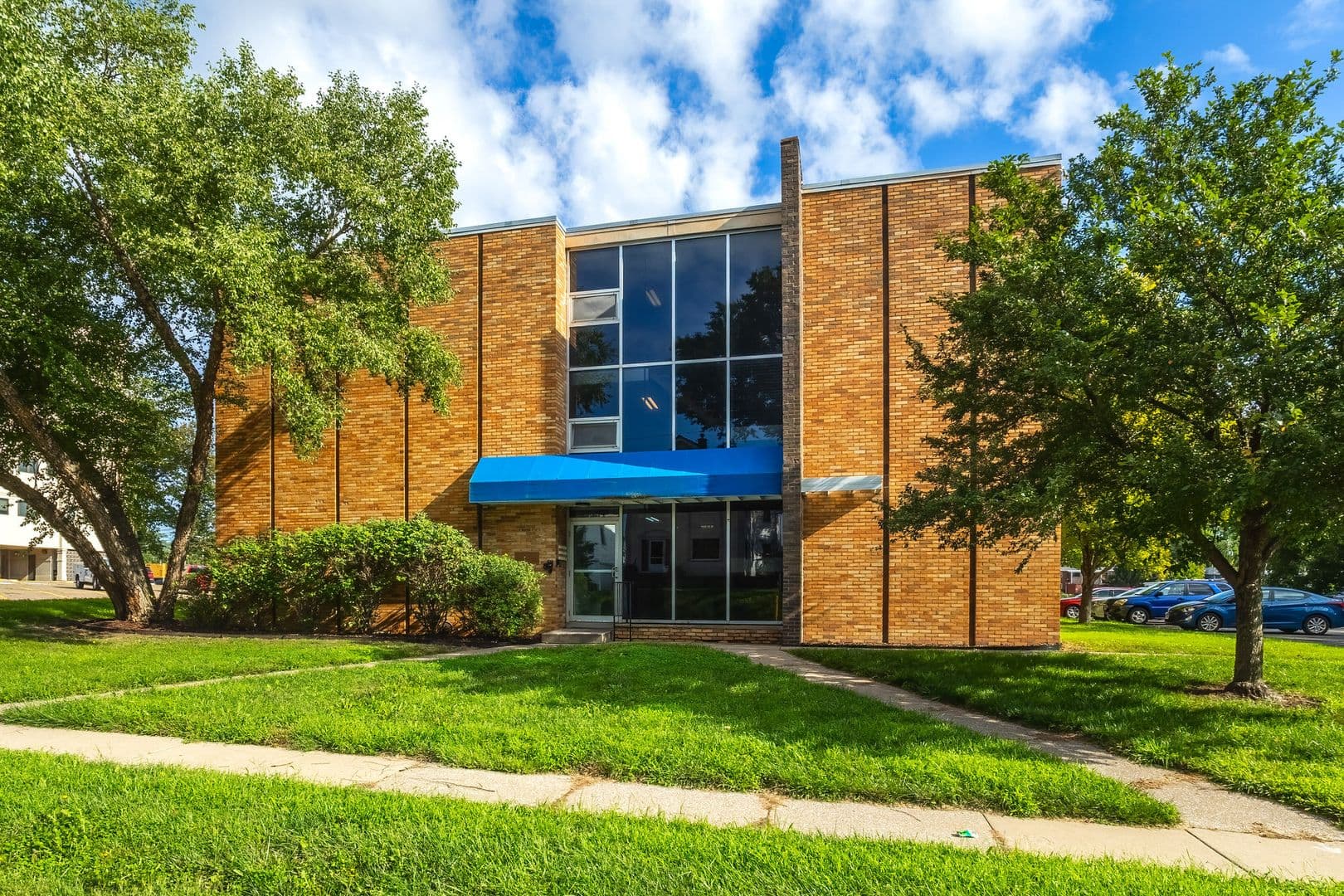 Moline Apartment: 725 16th Avenue