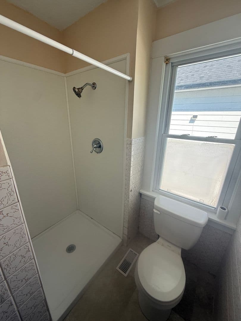 Moline Apartment: 205-207 18th Ave