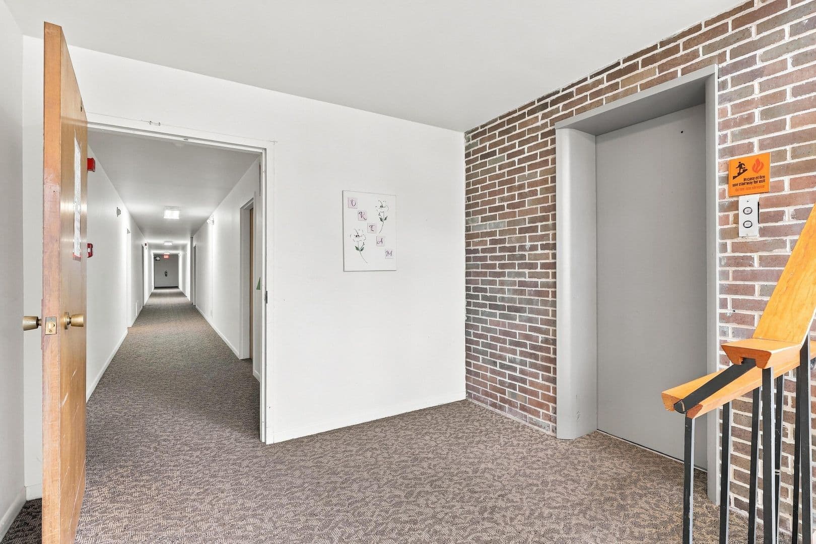 Moline Apartment: 725 16th Avenue
