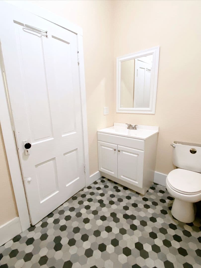 Davenport Apartment: 730 Brown Street