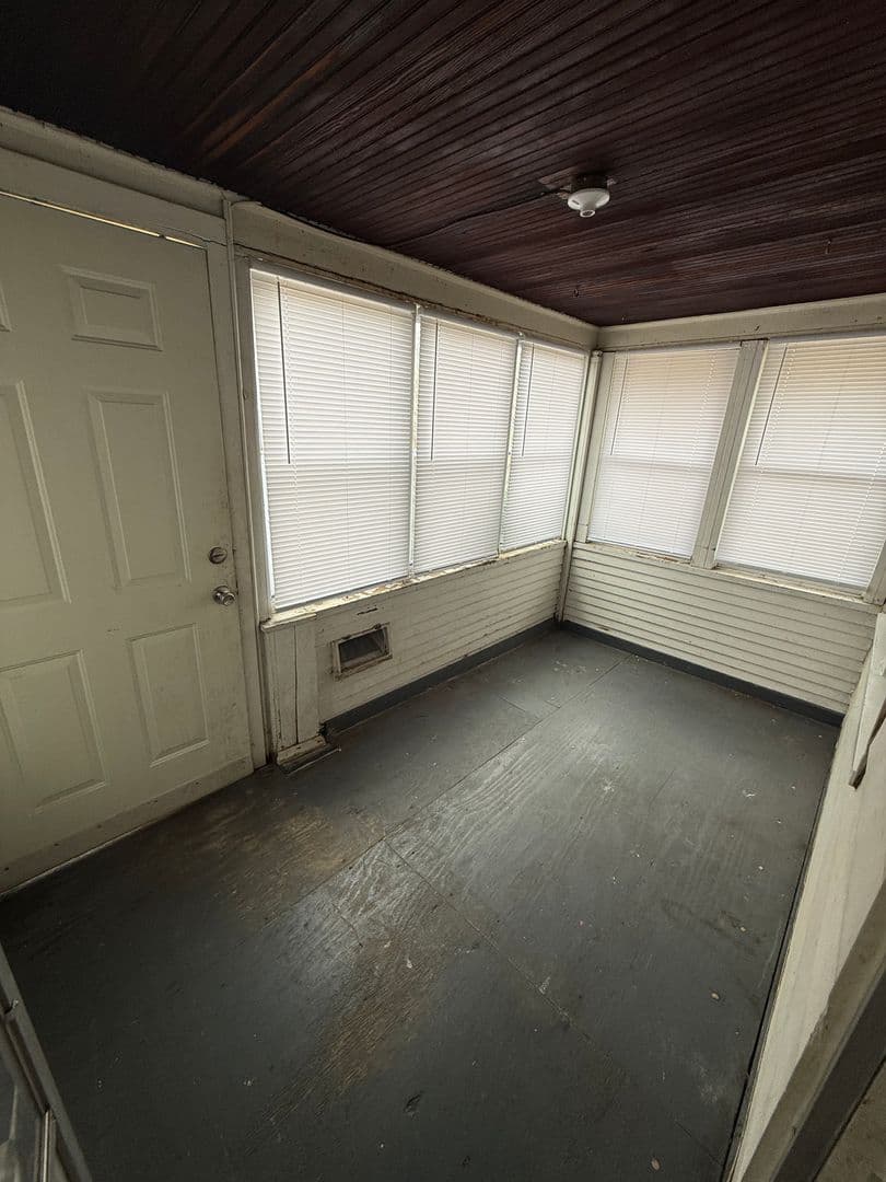 Rock Island House: 932 42nd Avenue
