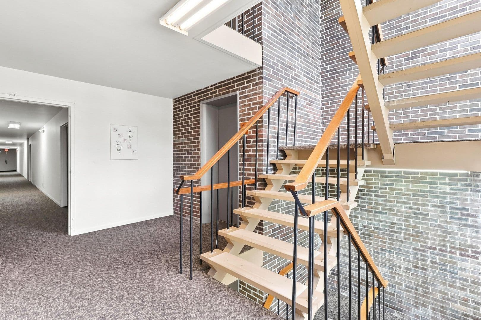 Moline Apartment: 725 16th Avenue