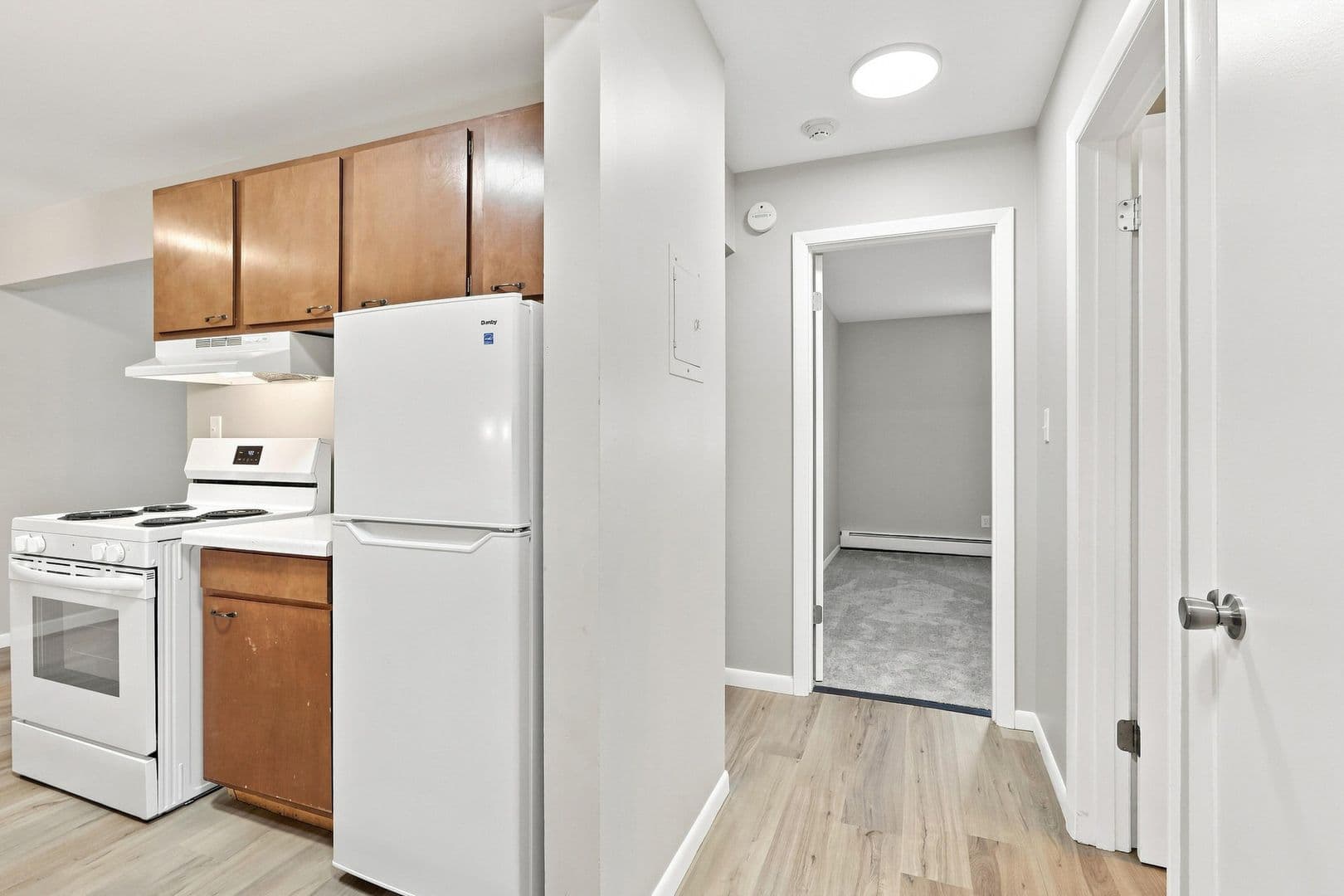 Moline Apartment: 725 16th Avenue