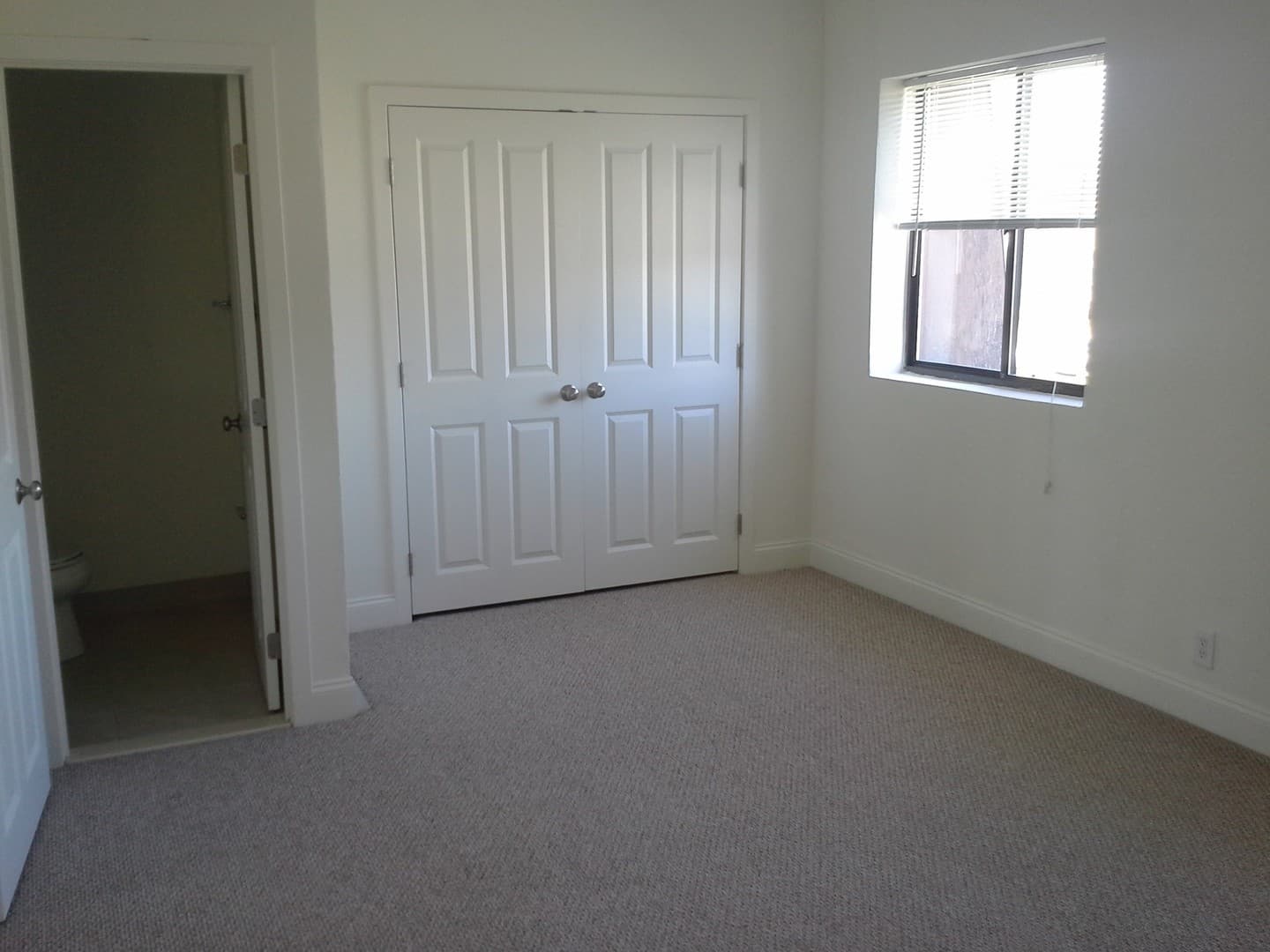 Sharon Apartment: Pond Street