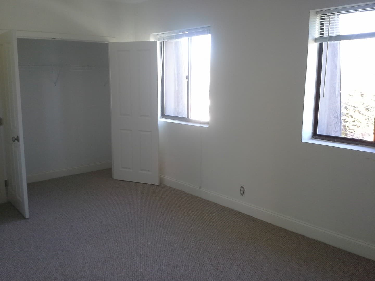 Sharon Apartment: Pond Street
