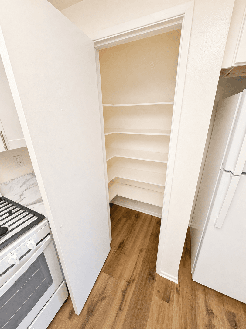 Oxnard Apartment: 1905 N. H Street