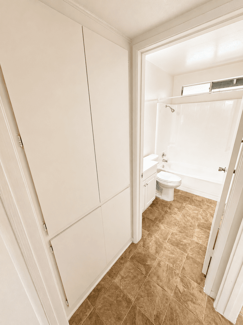 Oxnard Apartment: 1905 N. H Street