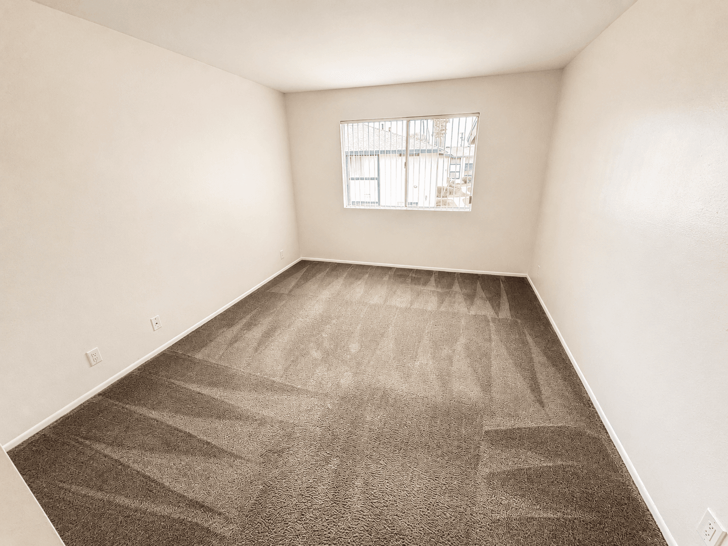 Oxnard Apartment: 1905 N. H Street