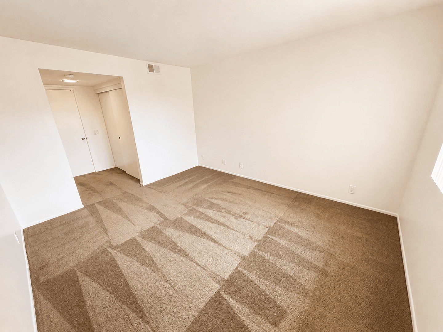 Oxnard Apartment: 1905 N. H Street