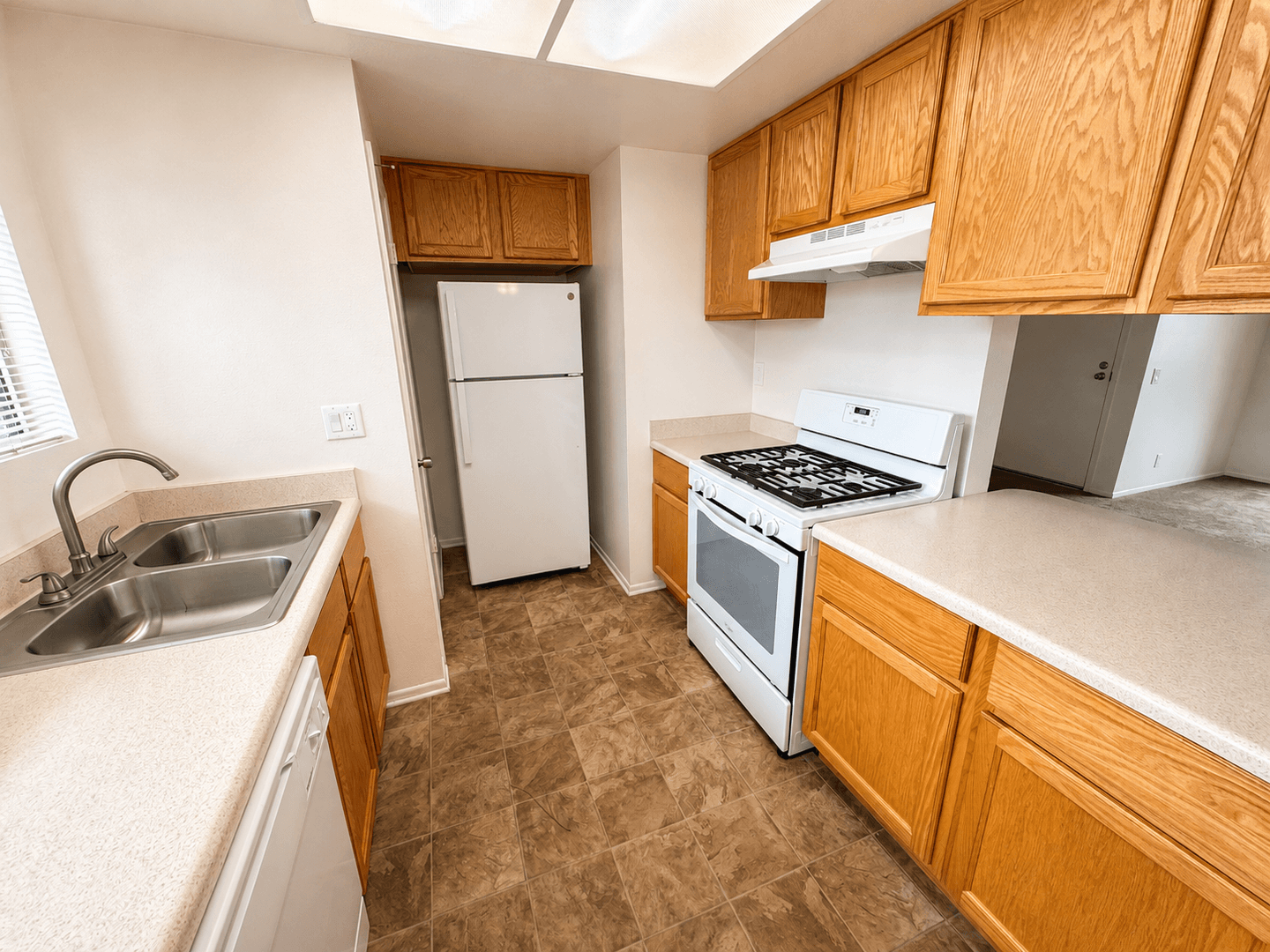 Oxnard Apartment: 1905 N. H Street