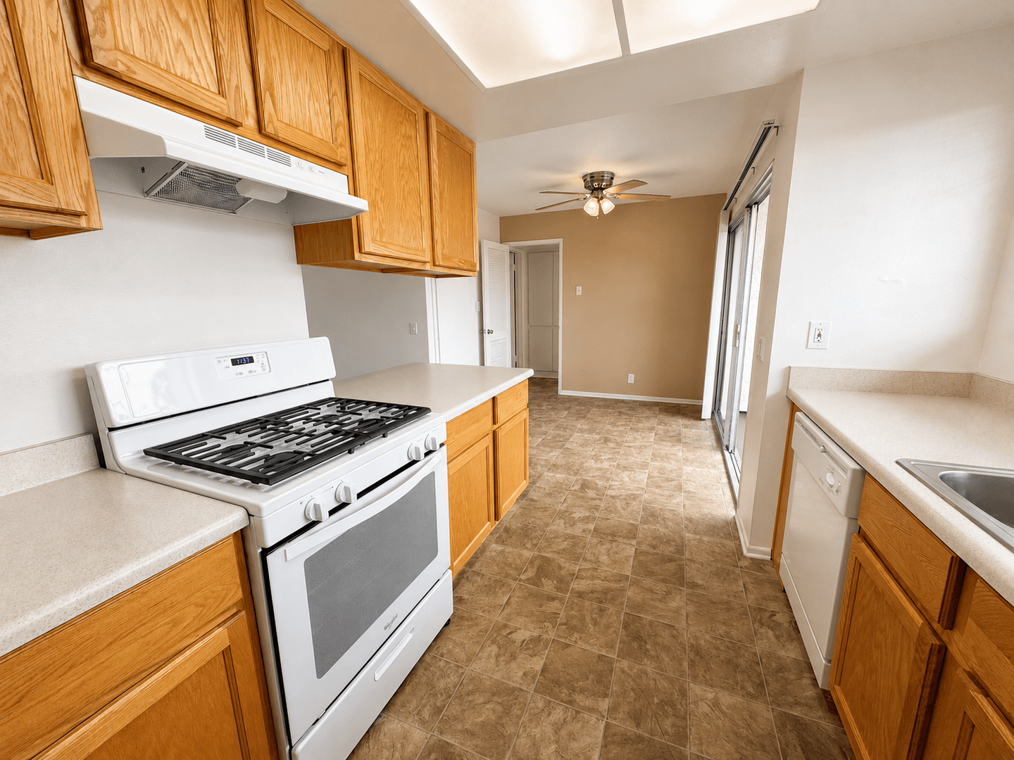 Oxnard Apartment: 1905 N. H Street