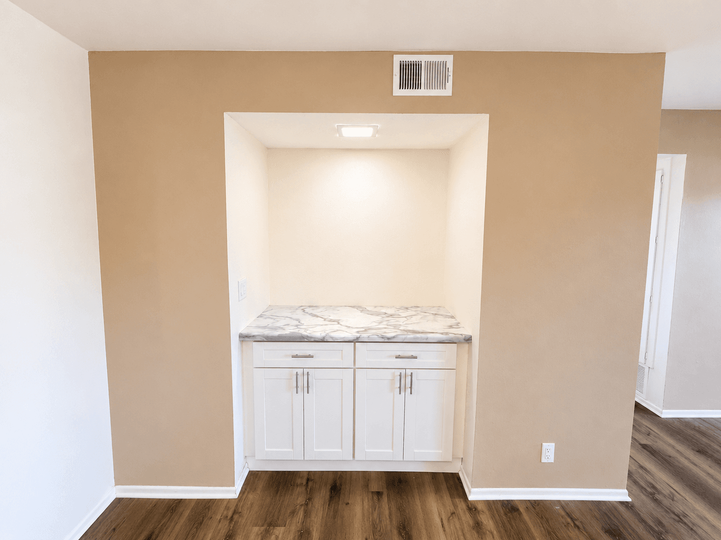 Oxnard Apartment: 1905 N. H Street