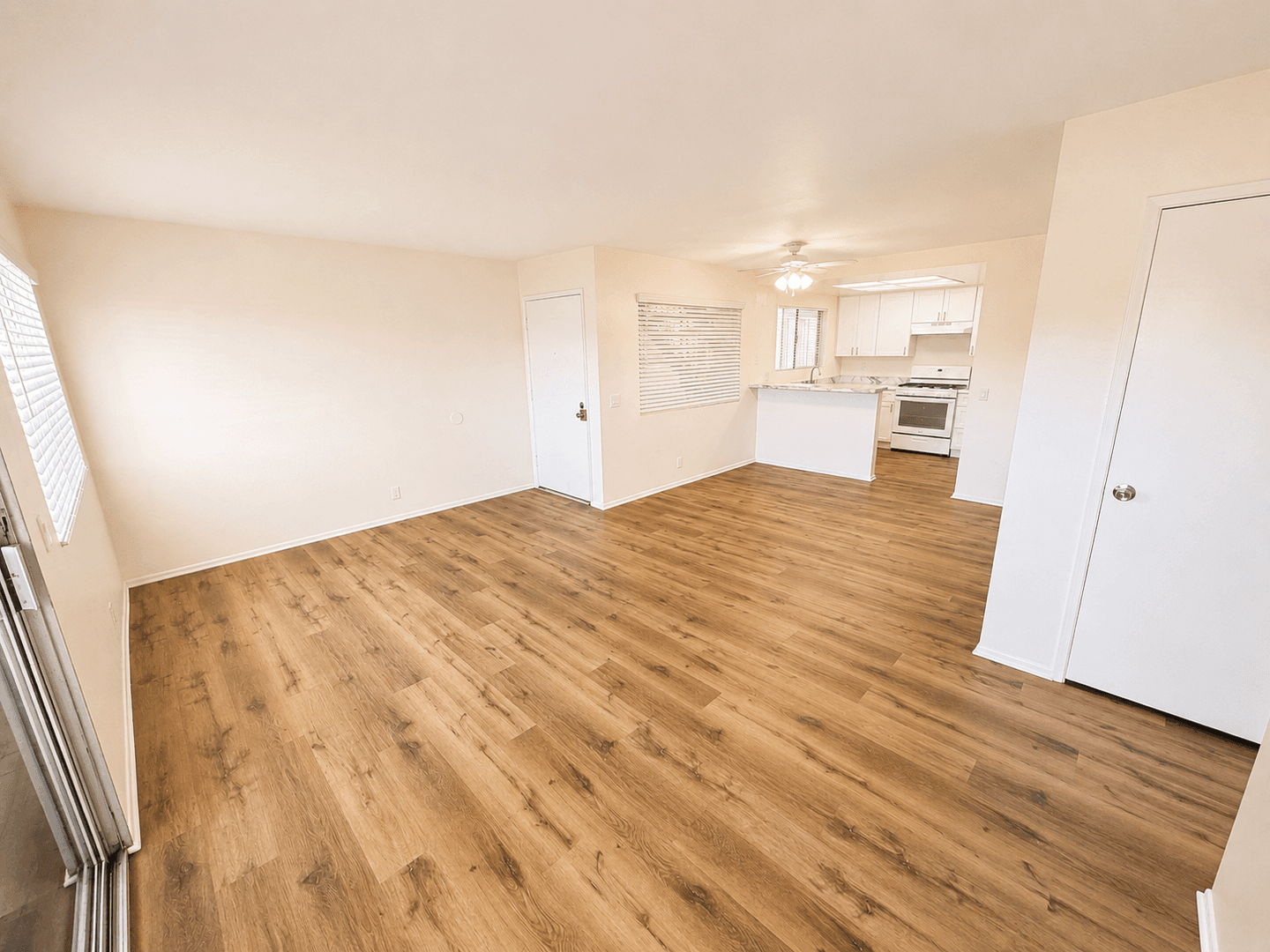 Oxnard Apartment: 1905 N. H Street