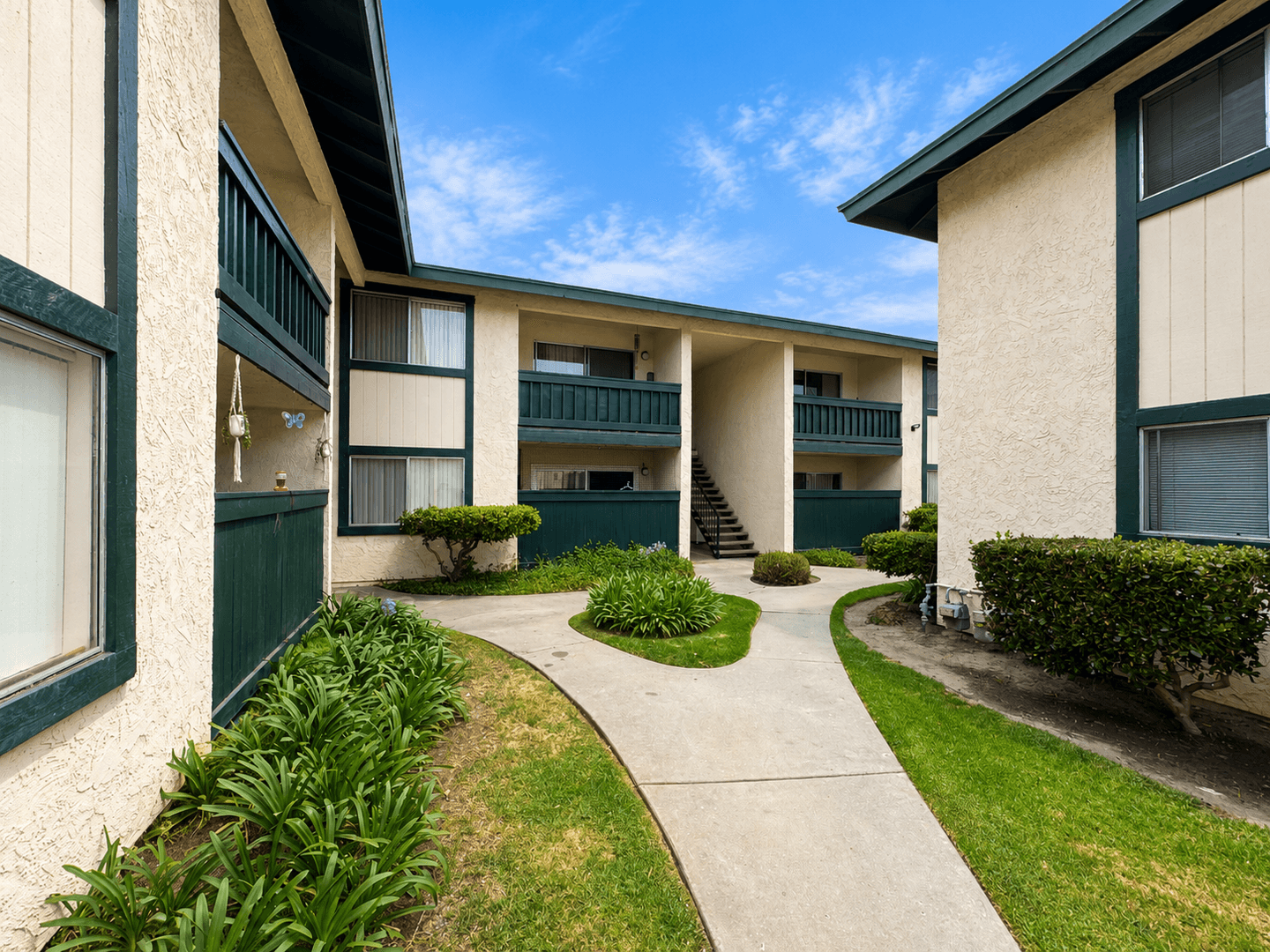Oxnard Apartment: 1905 N. H Street