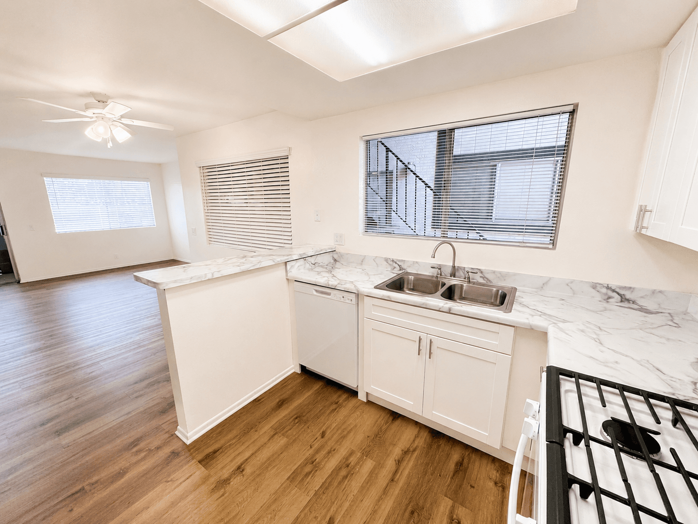 Oxnard Apartment: 1905 N. H Street
