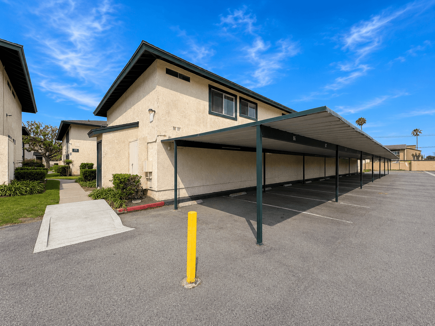 Oxnard Apartment: 1905 N. H Street