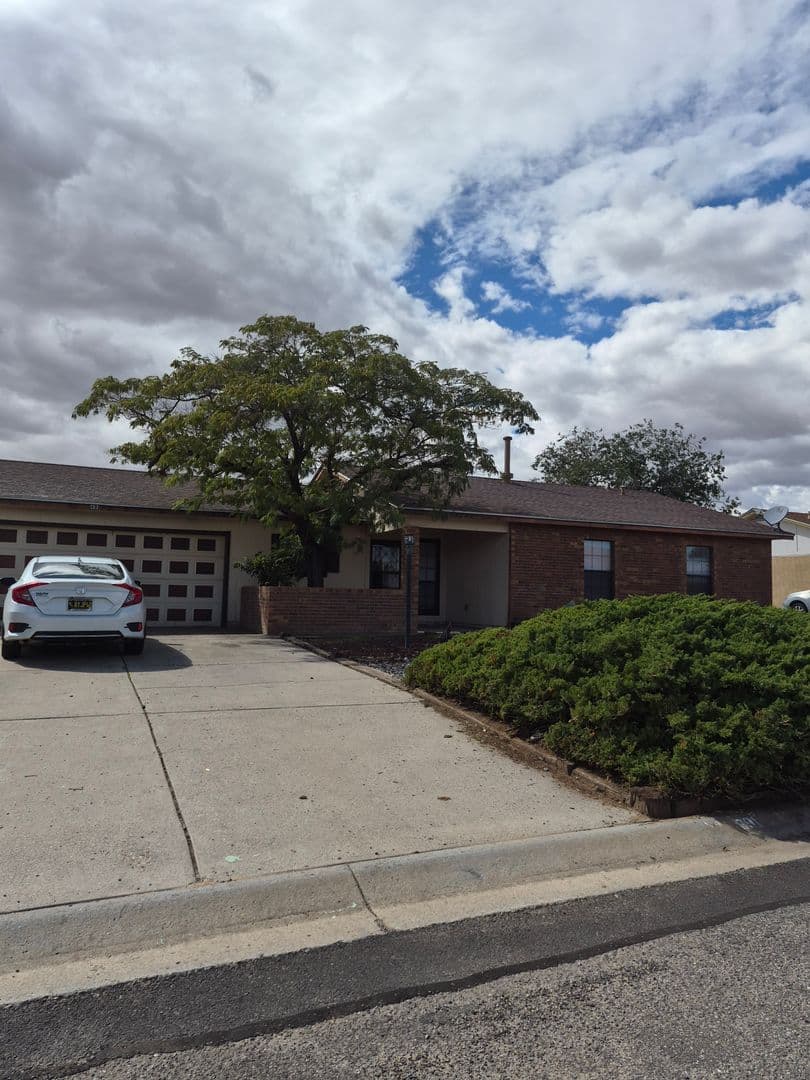 Rio Rancho House: 691 Littler Dr SE