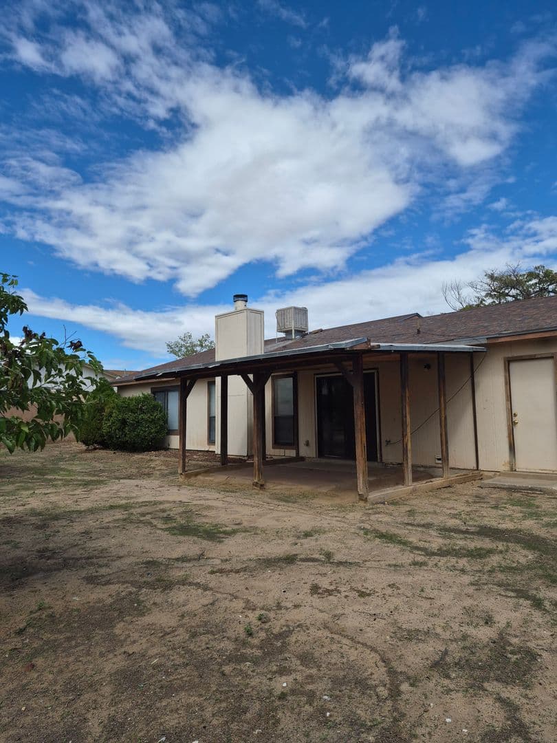 Rio Rancho House: 691 Littler Dr SE