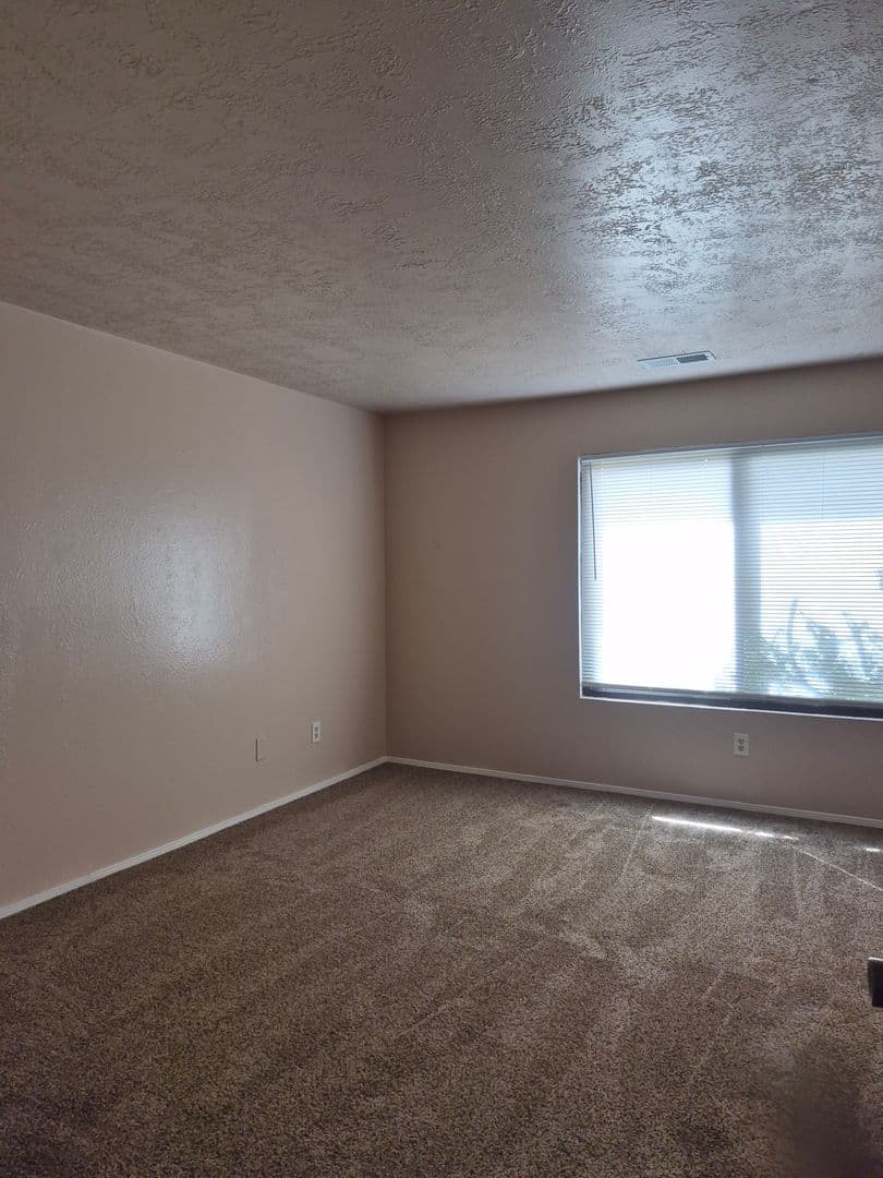 Rio Rancho House: 691 Littler Dr SE