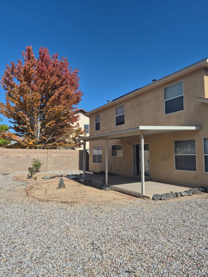 Albuquerque House: 10201 Luz Del Dia Drive