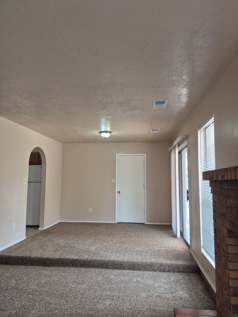 Rio Rancho House: 691 Littler Dr SE