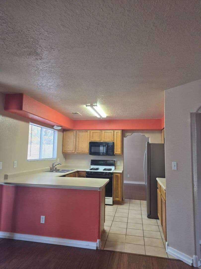 Albuquerque House: 10201 Luz Del Dia Drive