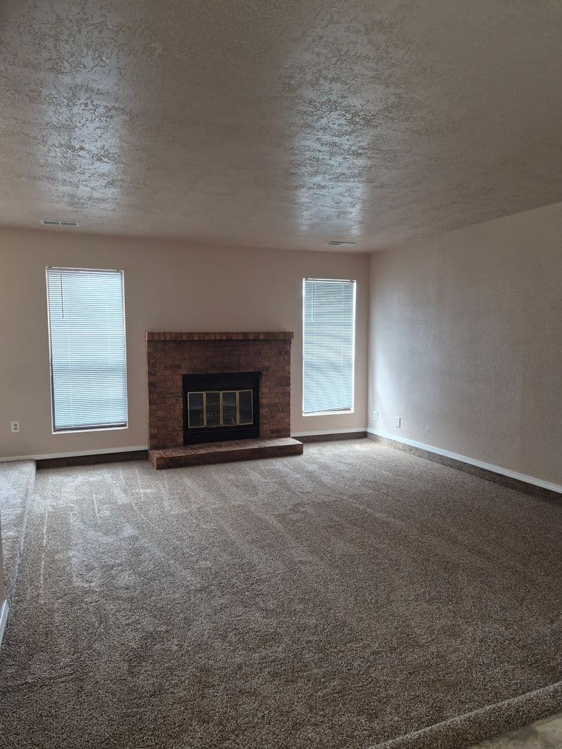 Rio Rancho House: 691 Littler Dr SE