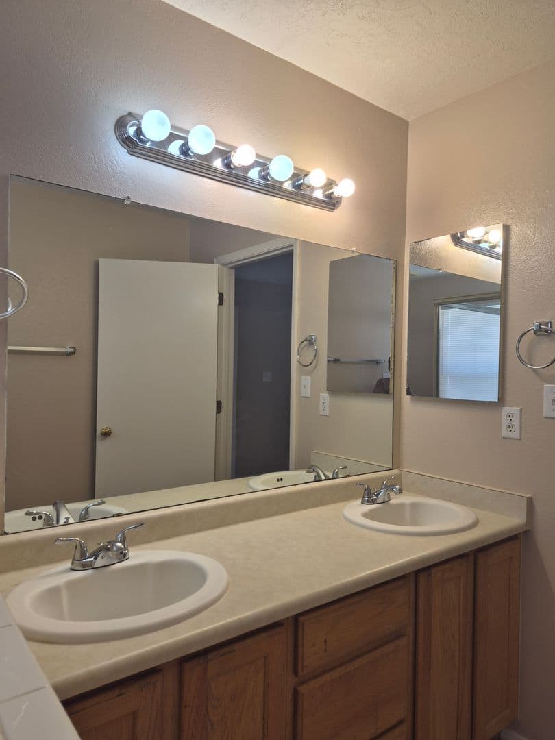 Albuquerque House: 10201 Luz Del Dia Drive