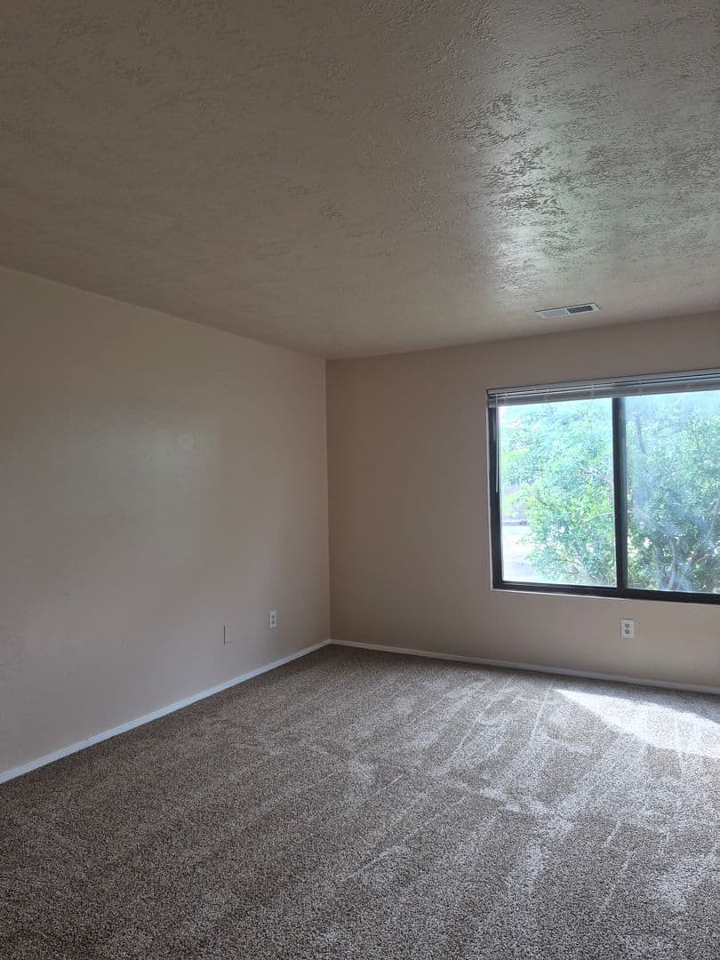 Rio Rancho House: 691 Littler Dr SE
