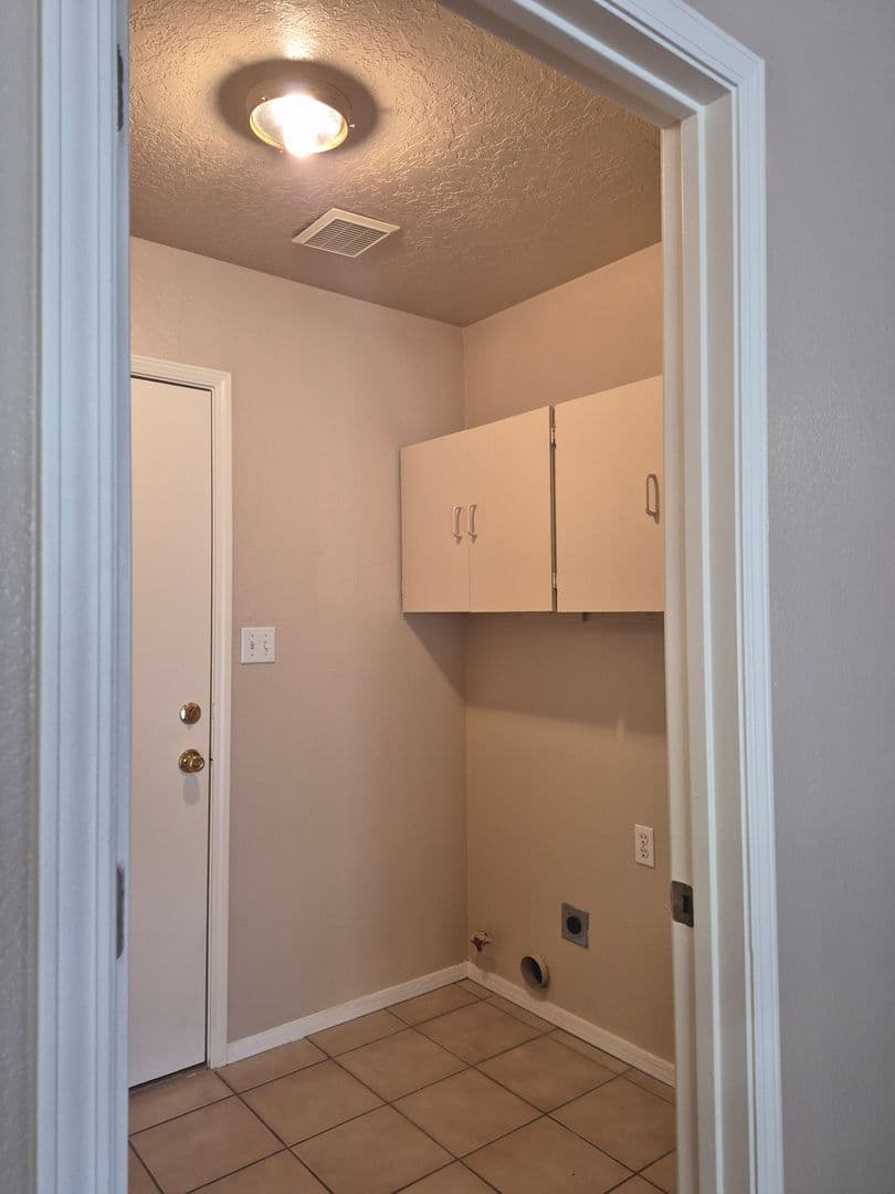 Albuquerque House: 10201 Luz Del Dia Drive