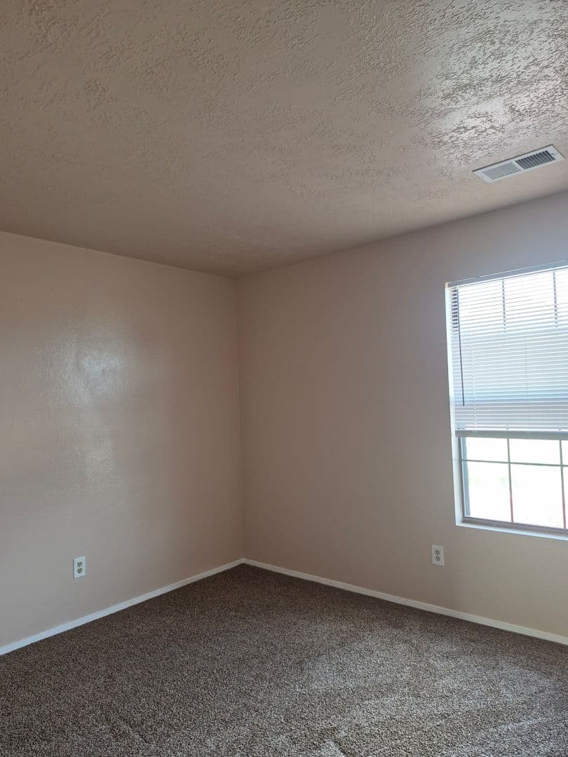 Rio Rancho House: 691 Littler Dr SE