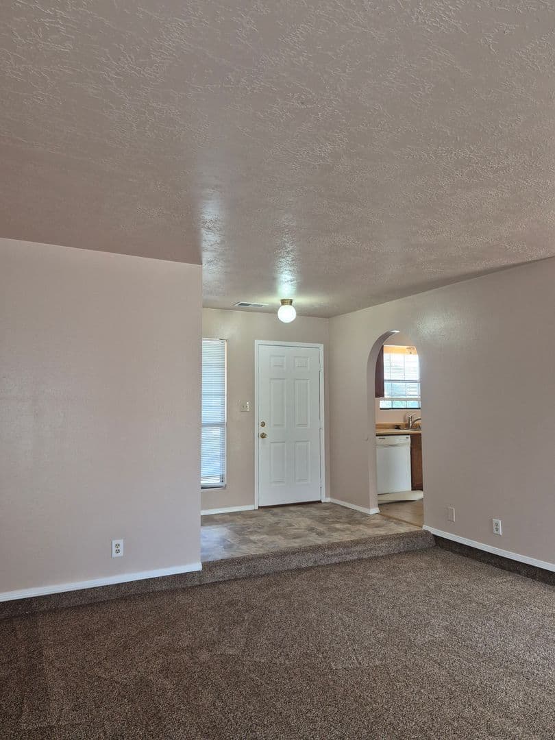 Rio Rancho House: 691 Littler Dr SE