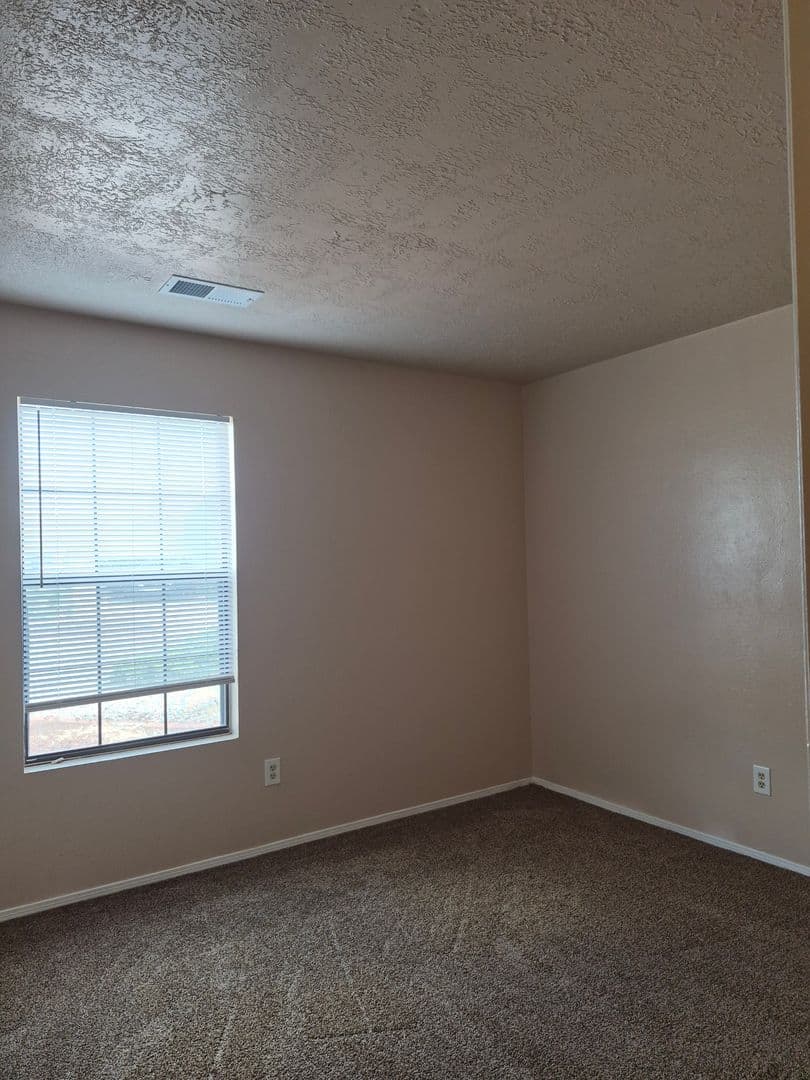 Rio Rancho House: 691 Littler Dr SE